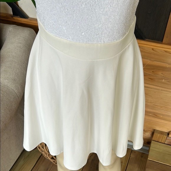 Emerald Sundae White Sequin Halter Dress size 7 preloved - Picture 3 of 7